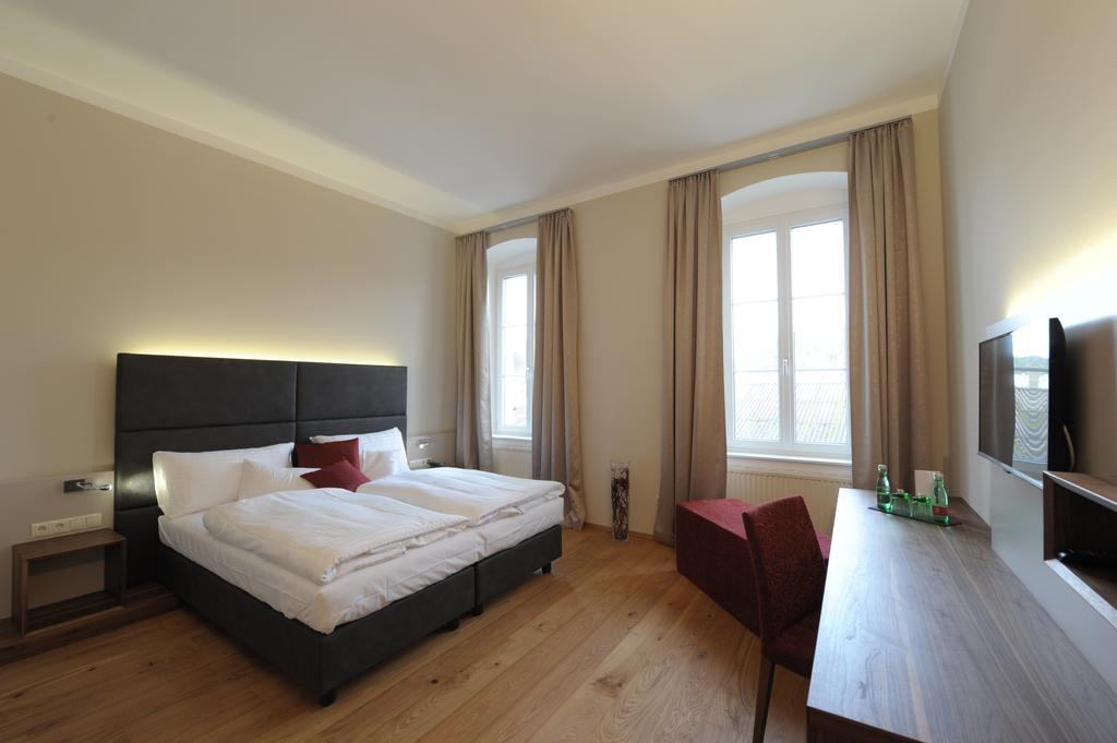 Eee Hotel Perg Ngoại thất bức ảnh