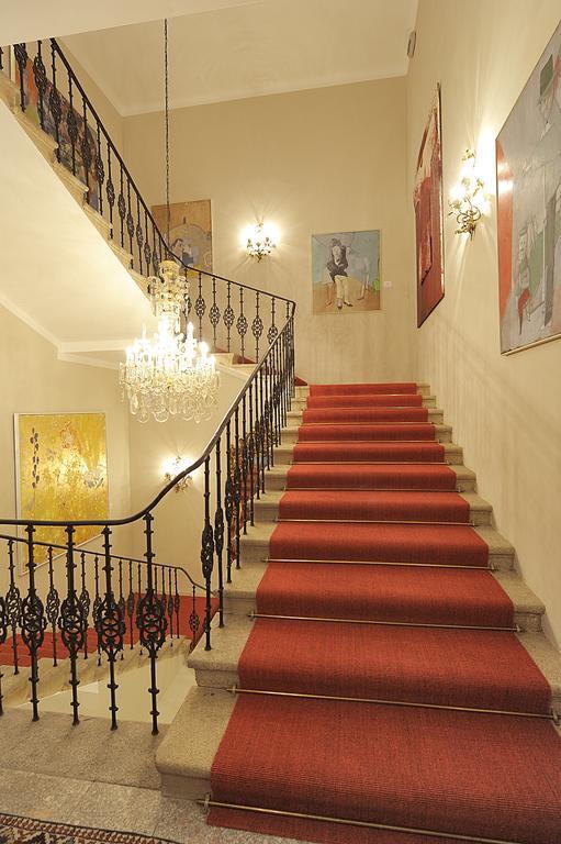 Eee Hotel Perg Ngoại thất bức ảnh